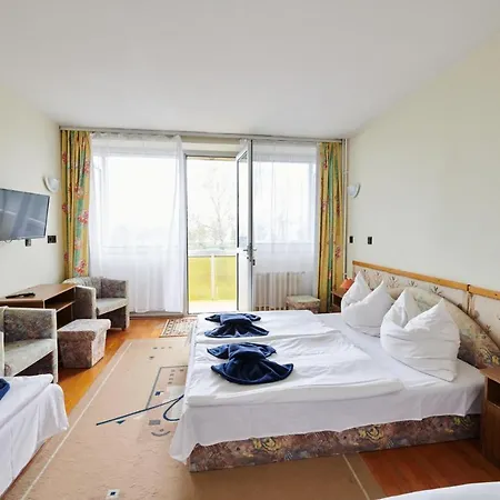 Retro Lido - Ξενοδοχείο Vonyarcvashegy