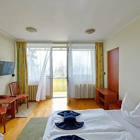 Retro Lido - Hotel Vonyarcvashegy